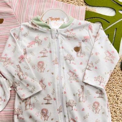 Kit 2 Macacões + Naninha Ursinha - Safari Fofinho - Rosa e Verde Kit 2 Macacões + Naninha Ursinha - Safari Fofinho - Rosa e Verde